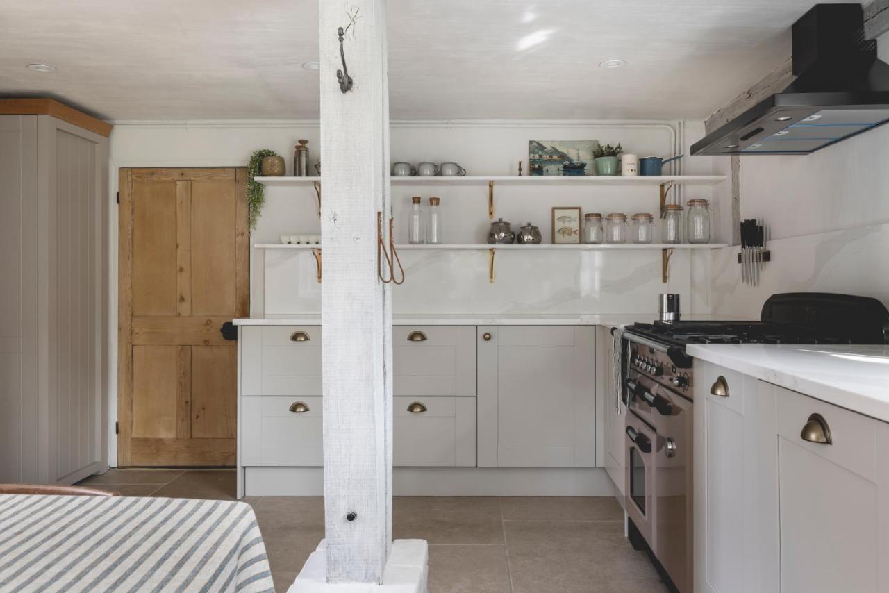 Cosy Cottage With Beautiful Garden, Hottub & Sauna Marden  외부 사진