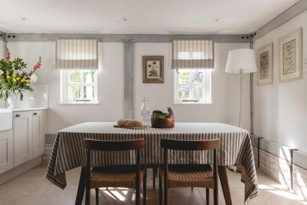 Cosy Cottage With Beautiful Garden, Hottub & Sauna Marden  외부 사진