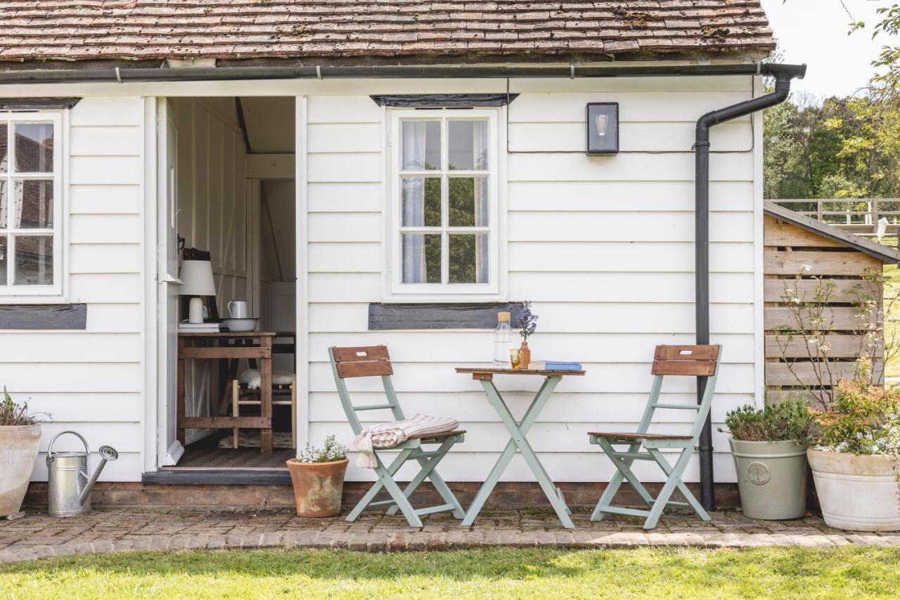 Cosy Cottage With Beautiful Garden, Hottub & Sauna Marden  외부 사진