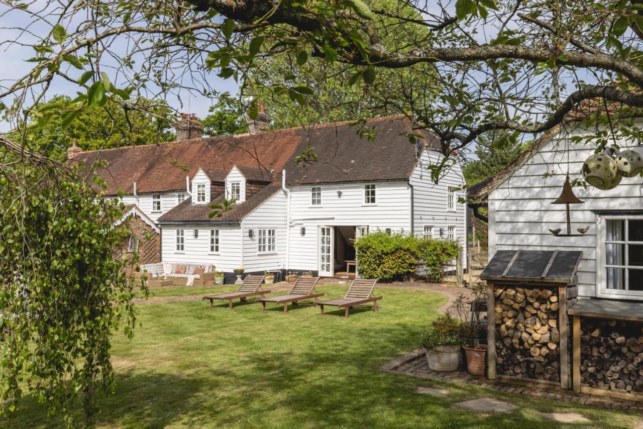 Cosy Cottage With Beautiful Garden, Hottub & Sauna Marden  외부 사진