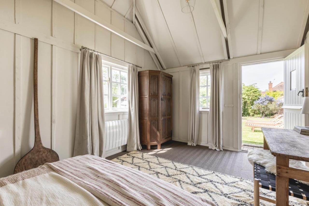 Cosy Cottage With Beautiful Garden, Hottub & Sauna Marden  외부 사진